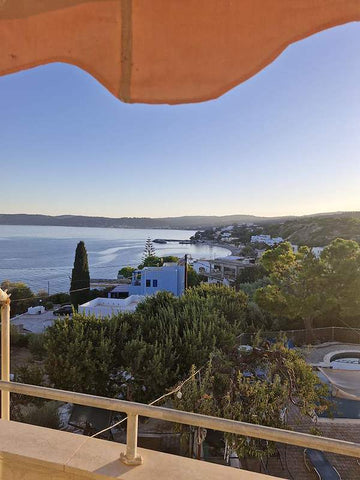 Foto van de westkant van de kust van Chios met zichtbaar de Middellandse Zee. 